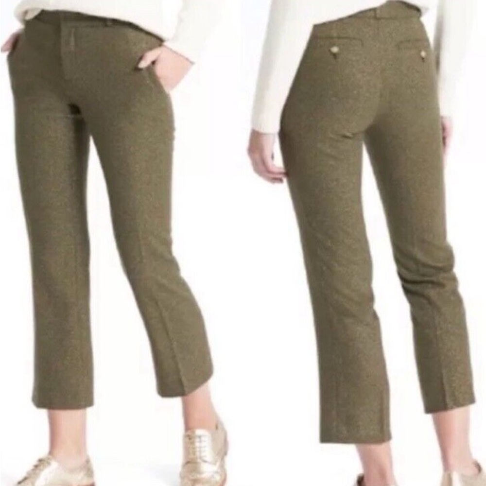 Banana Republic Olive Green
Gold Speck Logan Fit Cropped
Trousers Size 6
